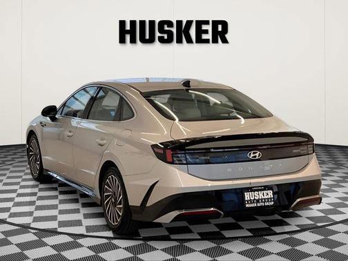 Aero Silver 2025 Hyundai SONATA Hybrid SE