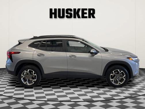 Sterling Gray Metallic 2025 Chevrolet Trax LT
