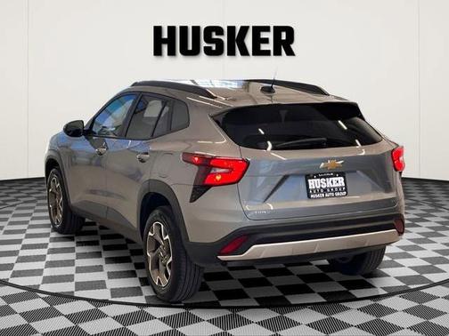 Sterling Gray Metallic 2025 Chevrolet Trax LT