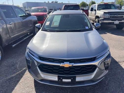 Sterling Gray Metallic 2025 Chevrolet Trax LT