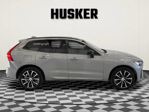 2024 Volvo XC60 B5 Plus Dark Theme