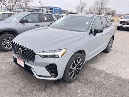 2024 Volvo XC60 B5 Plus Dark Theme