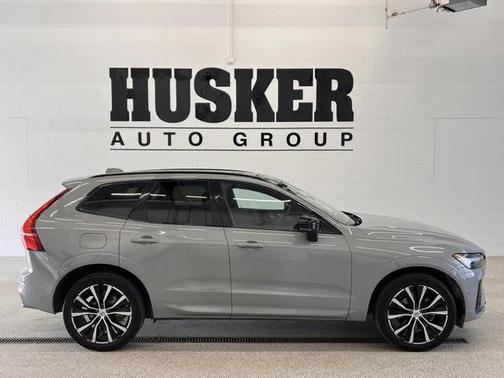 2024 Volvo XC60 B5 Plus Dark Theme