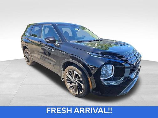 Labrador Black Pearl 2024 Mitsubishi Outlander