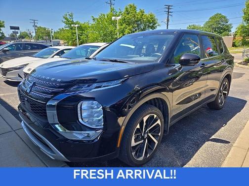 Labrador Black Pearl 2024 Mitsubishi Outlander