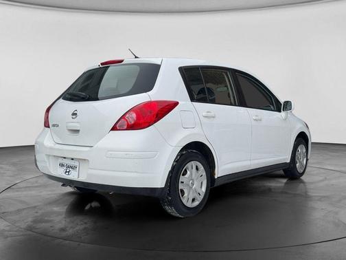 2010 Nissan Versa 1.8 S