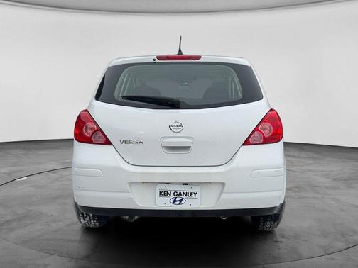 2010 Nissan Versa 1.8 S