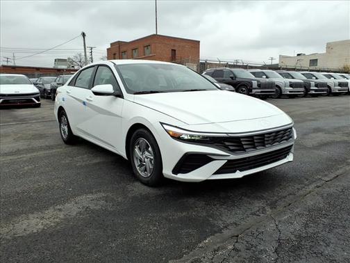 2025 Hyundai ELANTRA SE