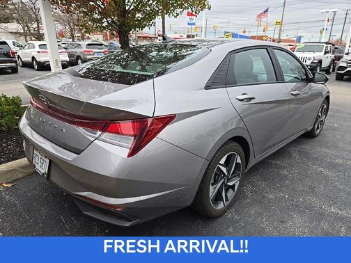 2023 Hyundai ELANTRA SEL