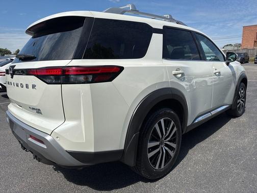 2023 Nissan Pathfinder Platinum