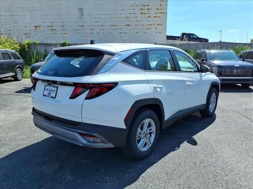 White Pearl 2026 Hyundai TUCSON SE