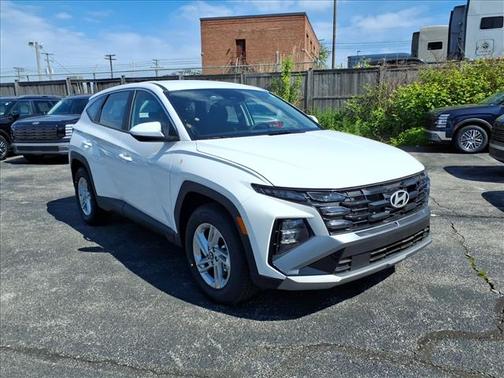 White Pearl 2026 Hyundai TUCSON SE