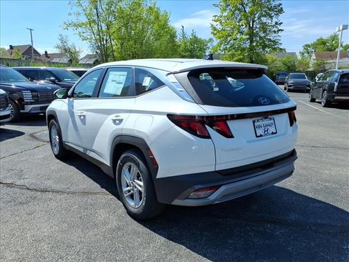 White Pearl 2026 Hyundai TUCSON SE