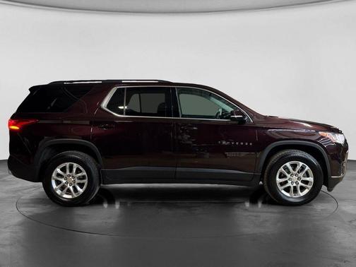 Black Cherry Metallic 2020 Chevrolet Traverse LT Cloth