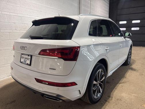 2022 Audi Q5 45 S line Premium Plus