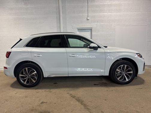 2022 Audi Q5 45 S line Premium Plus