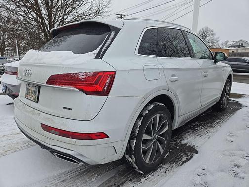 2022 Audi Q5 45 S line Premium Plus