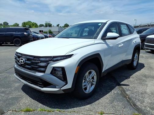 White Pearl 2026 Hyundai TUCSON SE