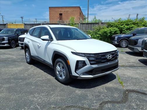 White Pearl 2026 Hyundai TUCSON SE