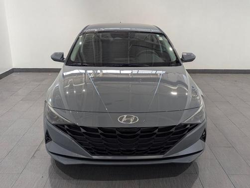 2022 Hyundai ELANTRA SE