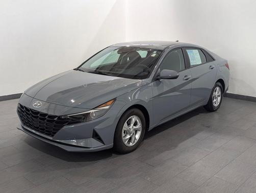 2022 Hyundai ELANTRA SE