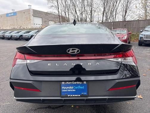 2024 Hyundai ELANTRA SE