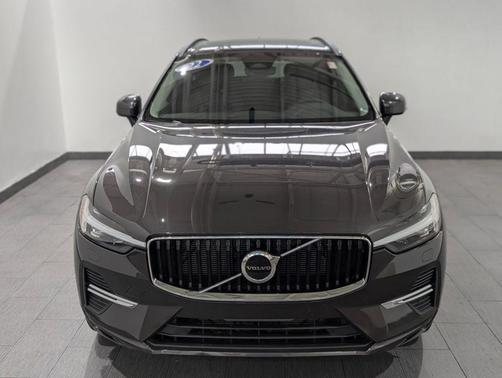 2022 Volvo XC60 B5 Momentum