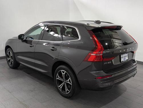 2022 Volvo XC60 B5 Momentum