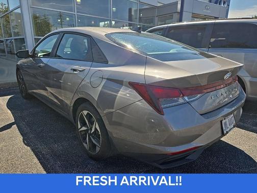 Metal 2023 Hyundai ELANTRA SEL