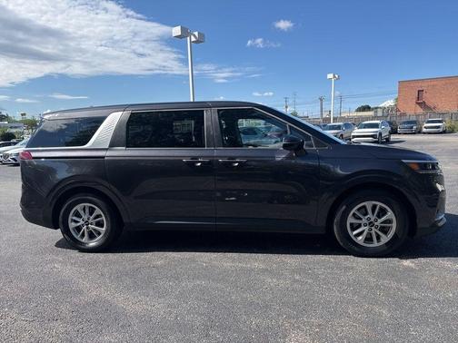 2023 Kia Carnival LX