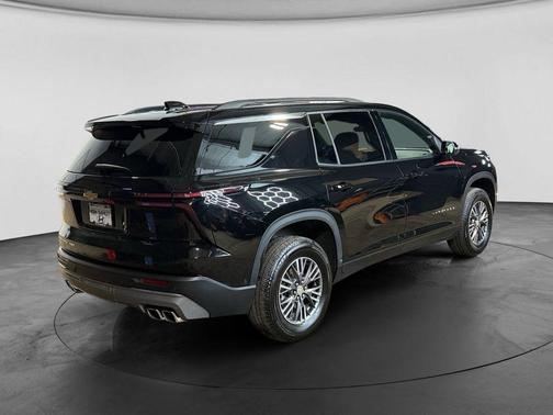 Mosaic Black Metallic 2025 Chevrolet Traverse LT