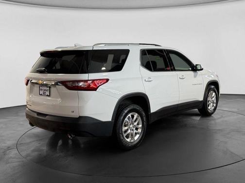 Summit White 2018 Chevrolet Traverse LT Cloth