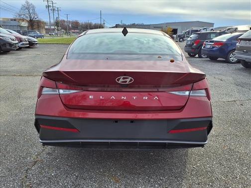 2026 Hyundai ELANTRA SE