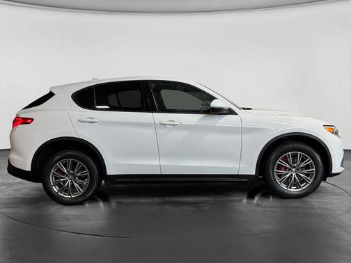 2023 Alfa Romeo Stelvio Sprint