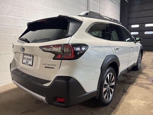 2023 Subaru Outback Touring