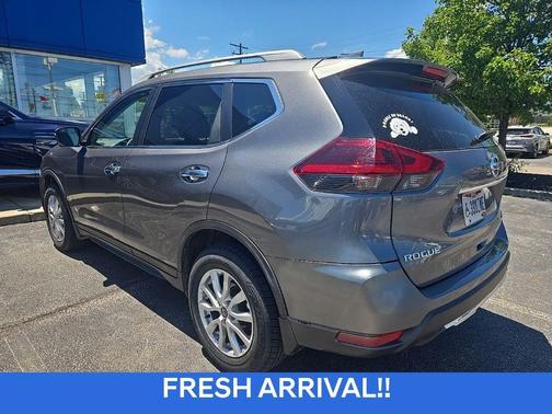 Gun Metallic 2018 Nissan Rogue SV