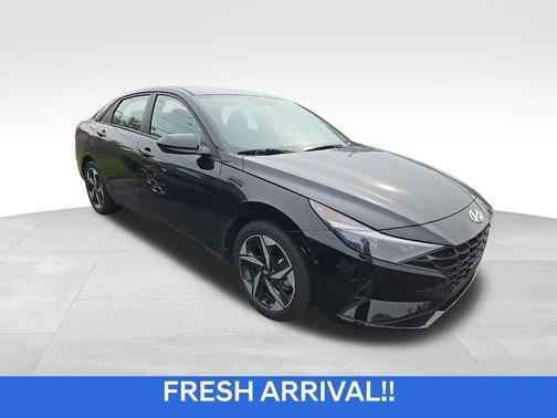 Black 2023 Hyundai ELANTRA SEL