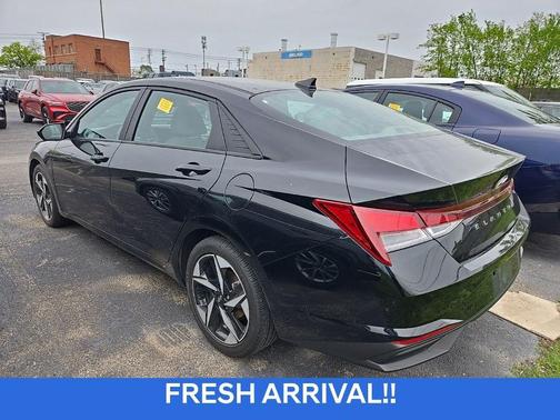Black 2023 Hyundai ELANTRA SEL
