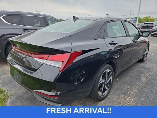 Black 2023 Hyundai ELANTRA SEL