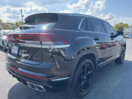2024 Volkswagen Atlas Cross Sport 2.0T SEL R-Line