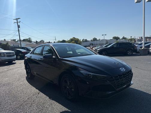 2023 Hyundai ELANTRA SEL