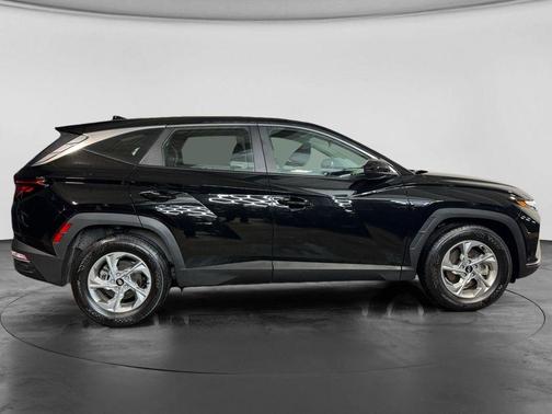 Black Pearl 2024 Hyundai TUCSON SE