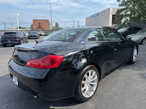 2011 INFINITI G37 Base