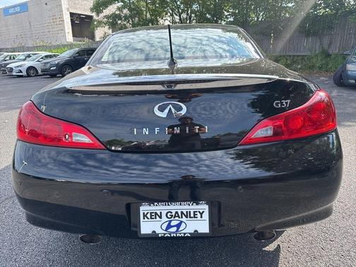 2011 INFINITI G37 Base