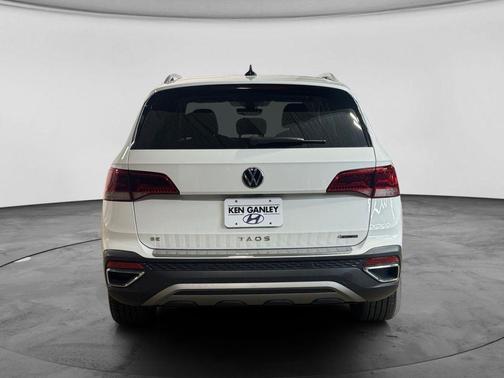 Pure White 2023 Volkswagen Taos 1.5T SE