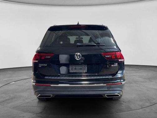 Deep Black Pearl Effect 2018 Volkswagen Tiguan 2.0T SE
