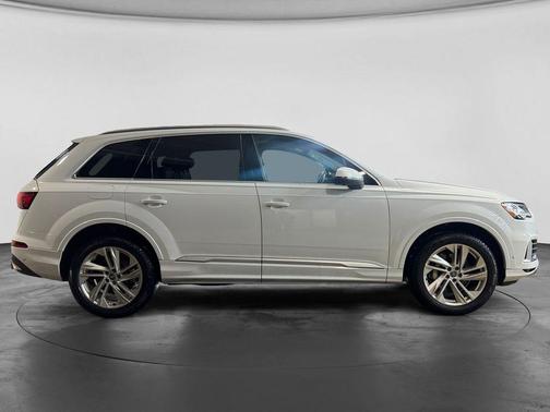2021 Audi Q7 55 Premium Plus