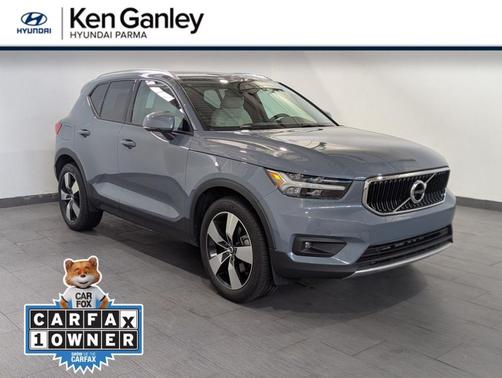 2022 Volvo XC40 T5 Momentum