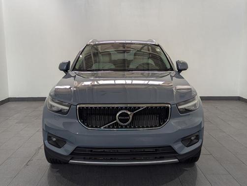 2022 Volvo XC40 T5 Momentum