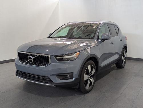 2022 Volvo XC40 T5 Momentum